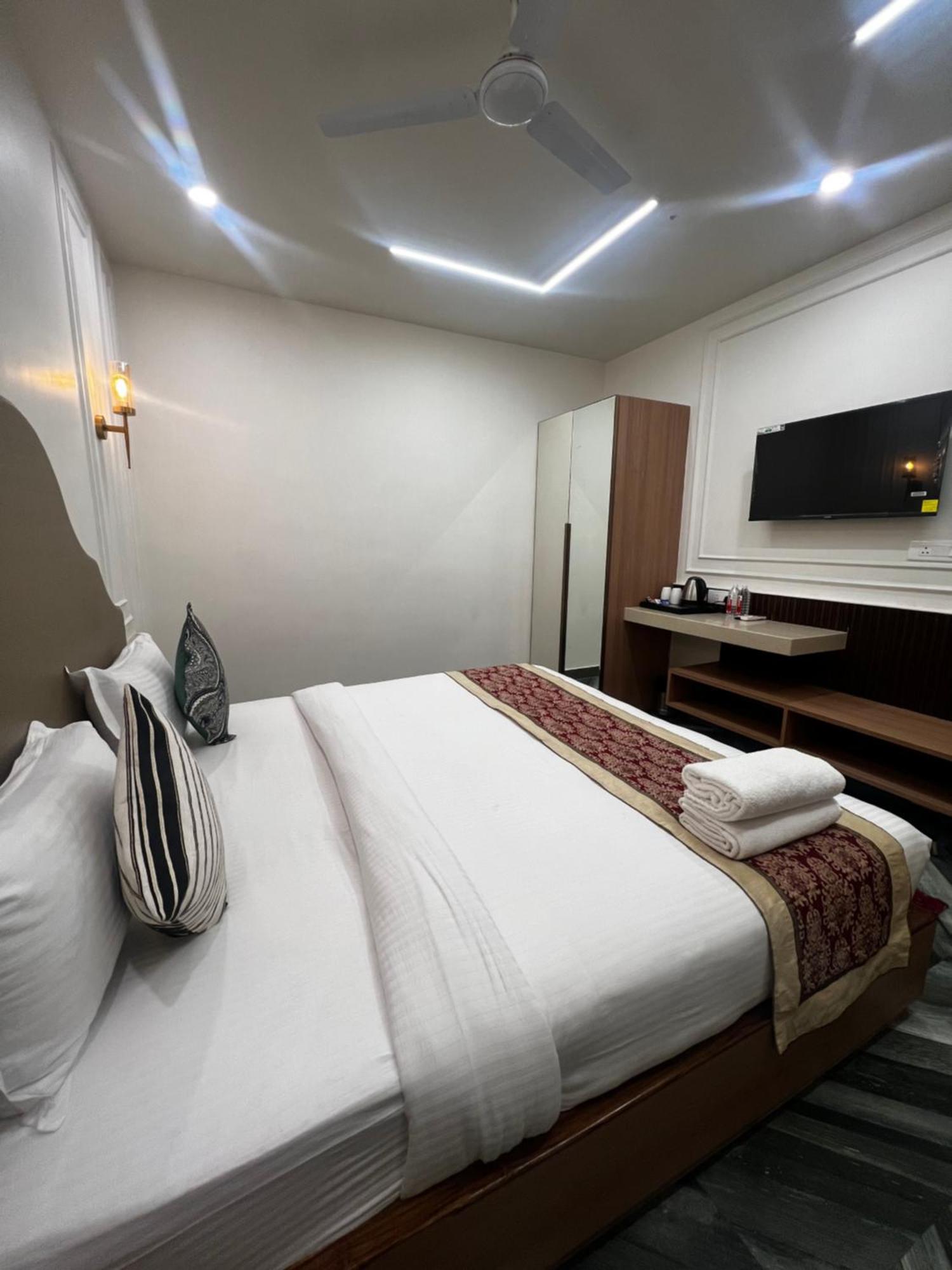 Anaya Retreat Hotel Varanasi Luaran gambar