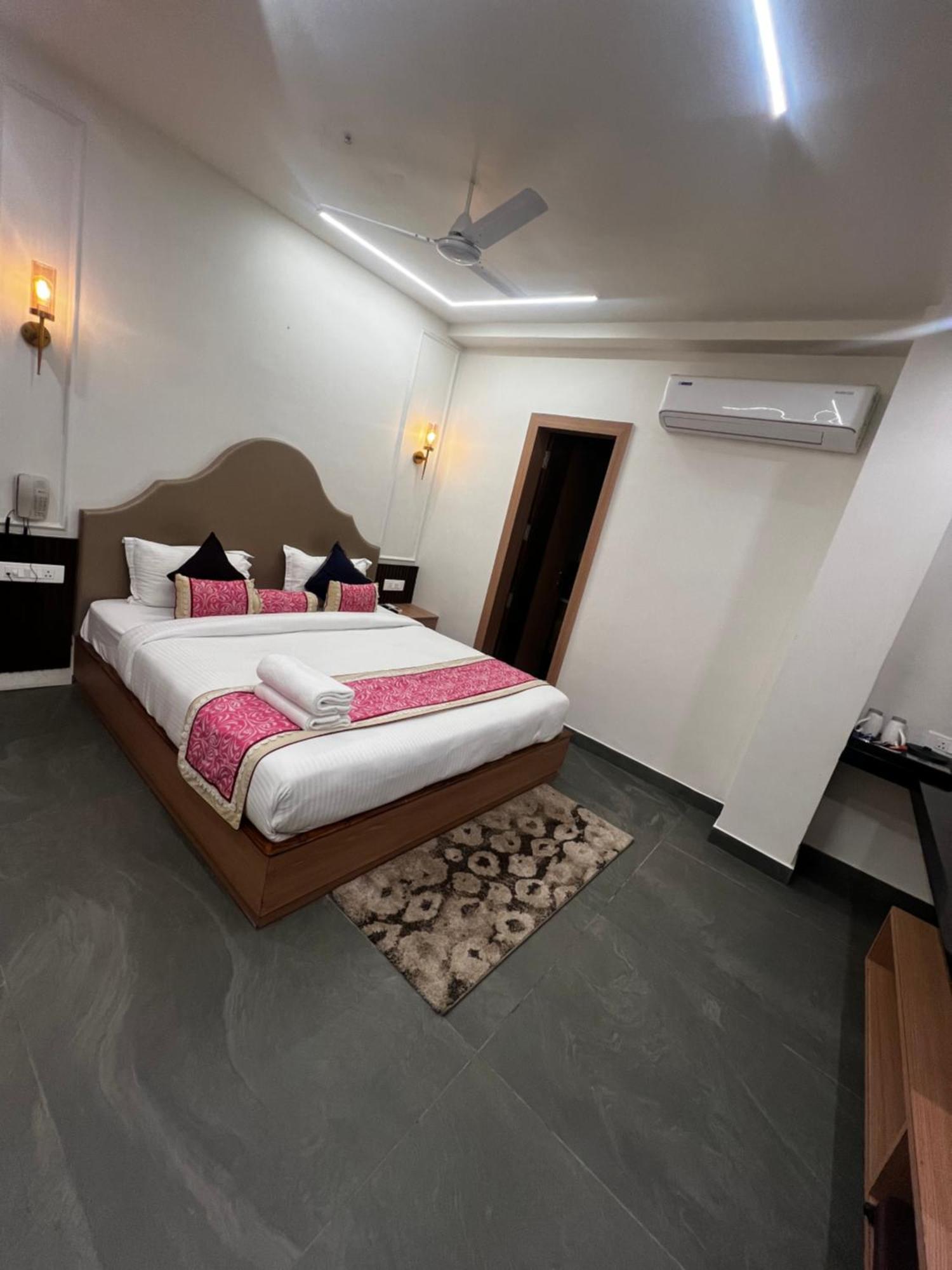 Anaya Retreat Hotel Varanasi Luaran gambar