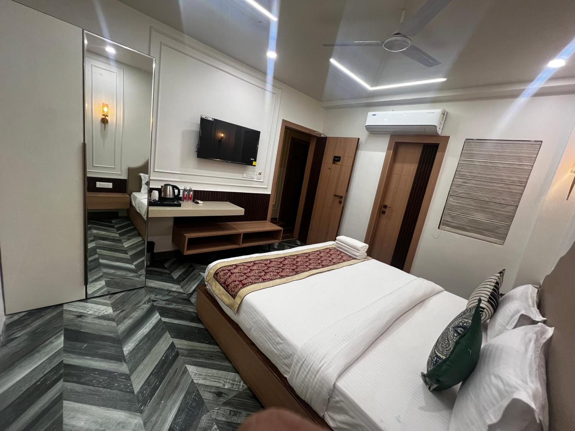 Anaya Retreat Hotel Varanasi Luaran gambar